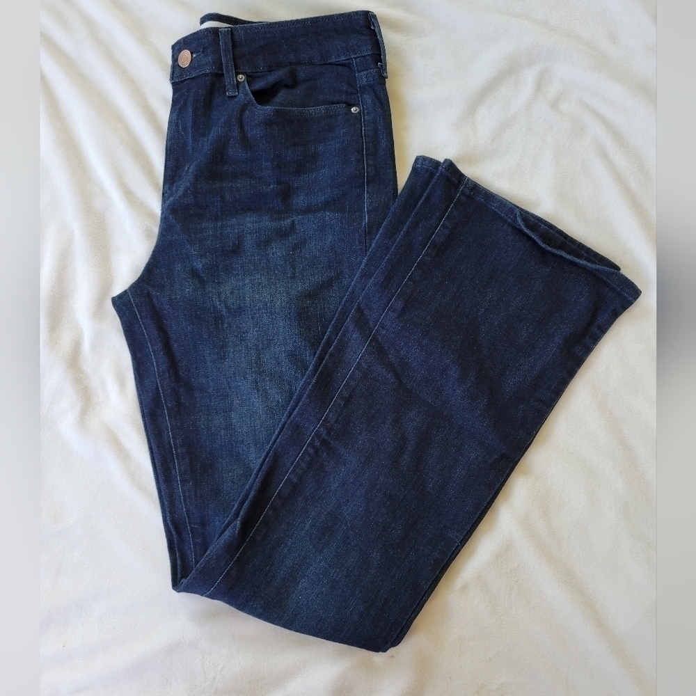 Levi Strauss dark wash signature mid-rise bootcut jeans 8M